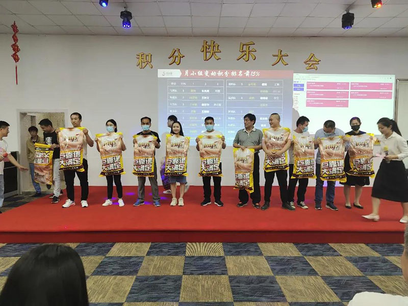 禮品發(fā)放1.jpg 禮品發(fā)放1.jpg